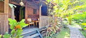Le Petit Leon's Traditional wooden house